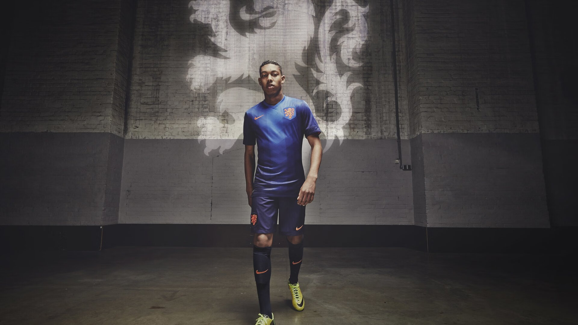 球迷代表获邀参观训练基地现场见证球队备战过程，参观球赛