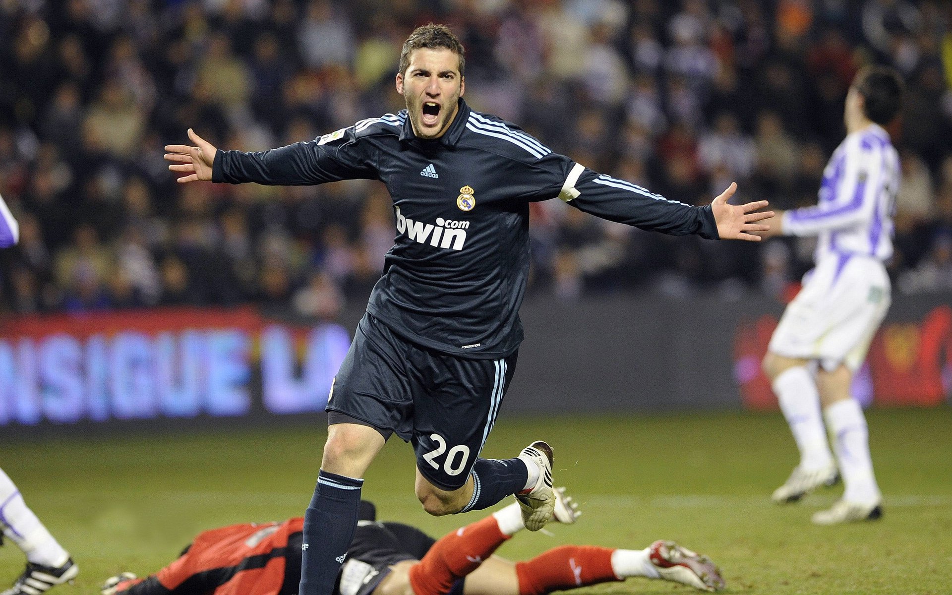 张雪峰团队：直播言论违反规则，网红张雪峰演讲视频